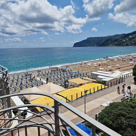 Hotel Miramare Spotorno Εξωτερικό φωτογραφία