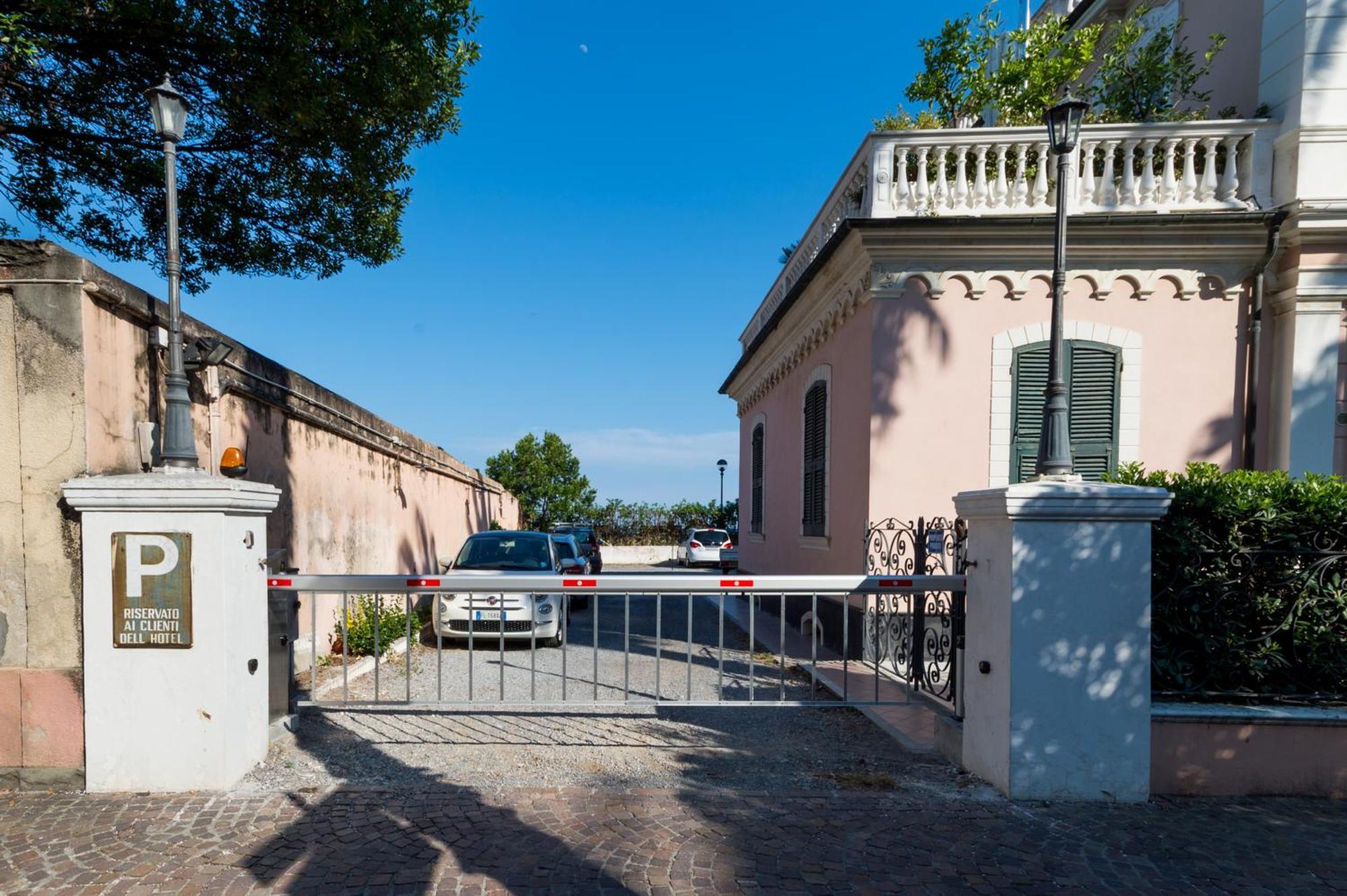 Hotel Miramare Spotorno Εξωτερικό φωτογραφία