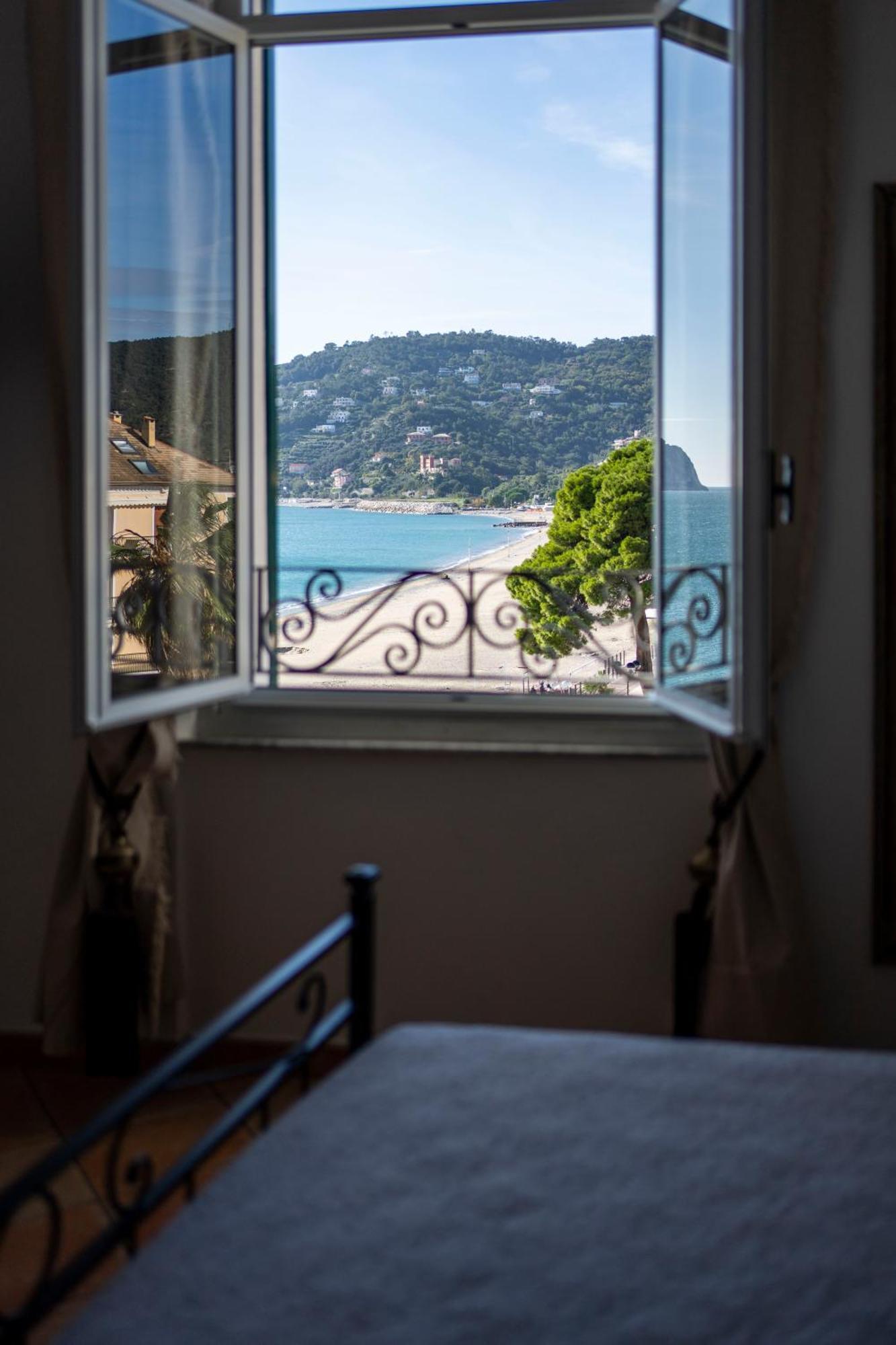 Hotel Miramare Spotorno Εξωτερικό φωτογραφία